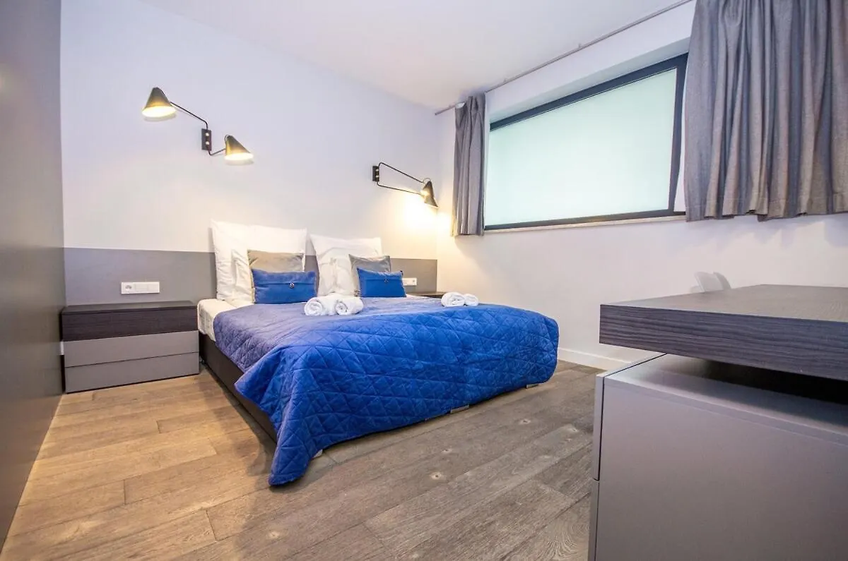 Family Apartment With 2 Bedrooms, Huge Balcony, Free Parking, 10 Minutes Walk To Main Square And Kazimierz District Krakau 0*,
