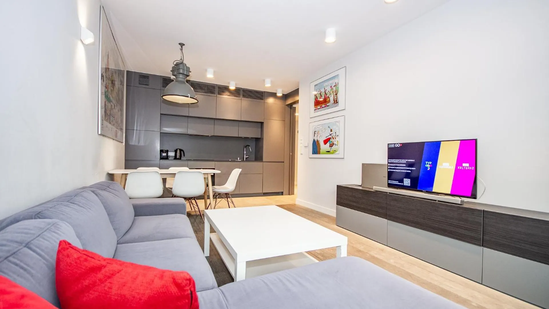 Family Apartment With 2 Bedrooms, Huge Balcony, Free Parking, 10 Minutes Walk To Main Square And Kazimierz District Krakau