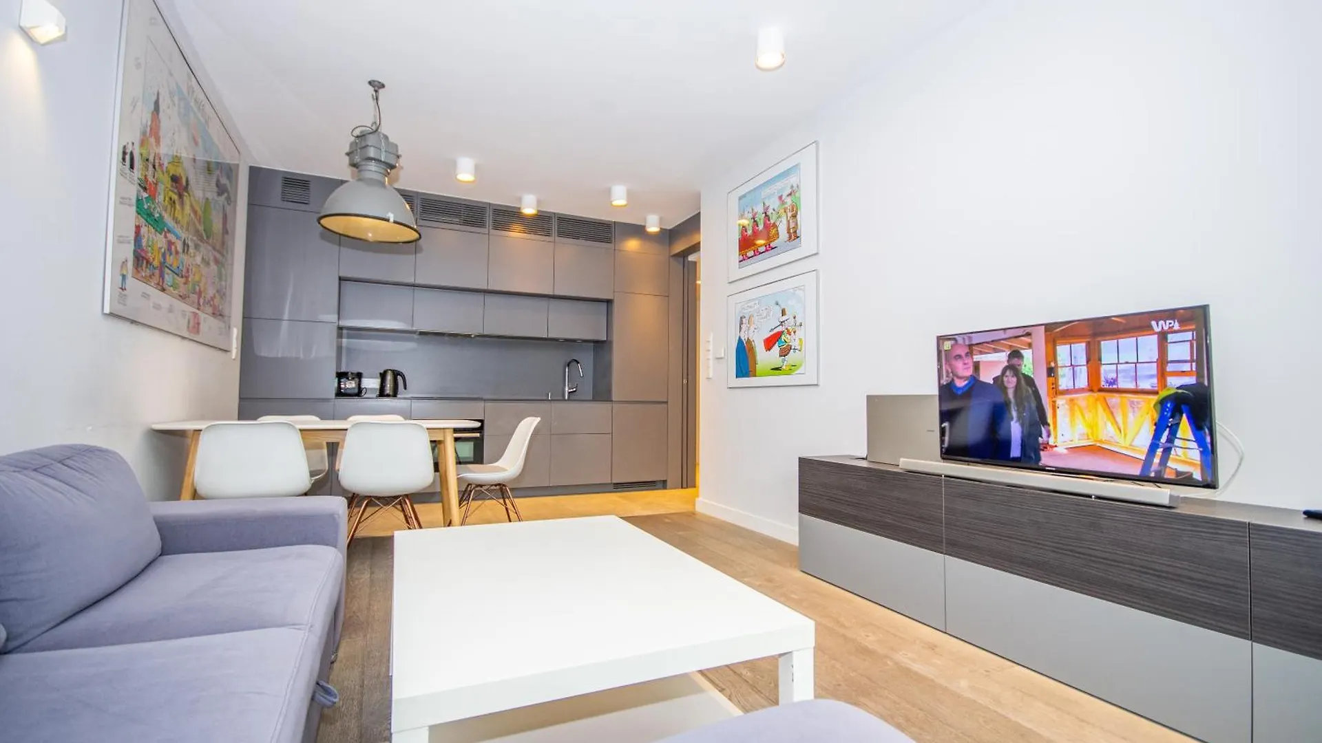 Family Apartment With 2 Bedrooms, Huge Balcony, Free Parking, 10 Minutes Walk To Main Square And Kazimierz District Krakau 0*,  Polen