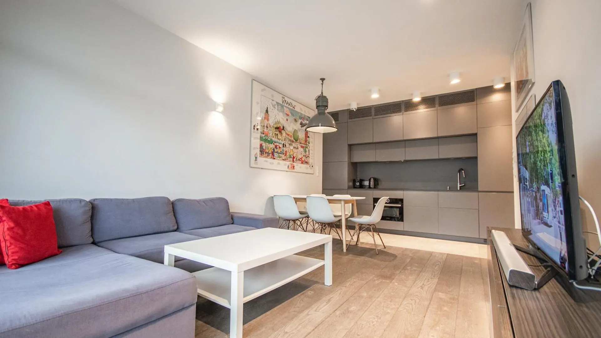 Family Apartment With 2 Bedrooms, Huge Balcony, Free Parking, 10 Minutes Walk To Main Square And Kazimierz District Krakau Polen