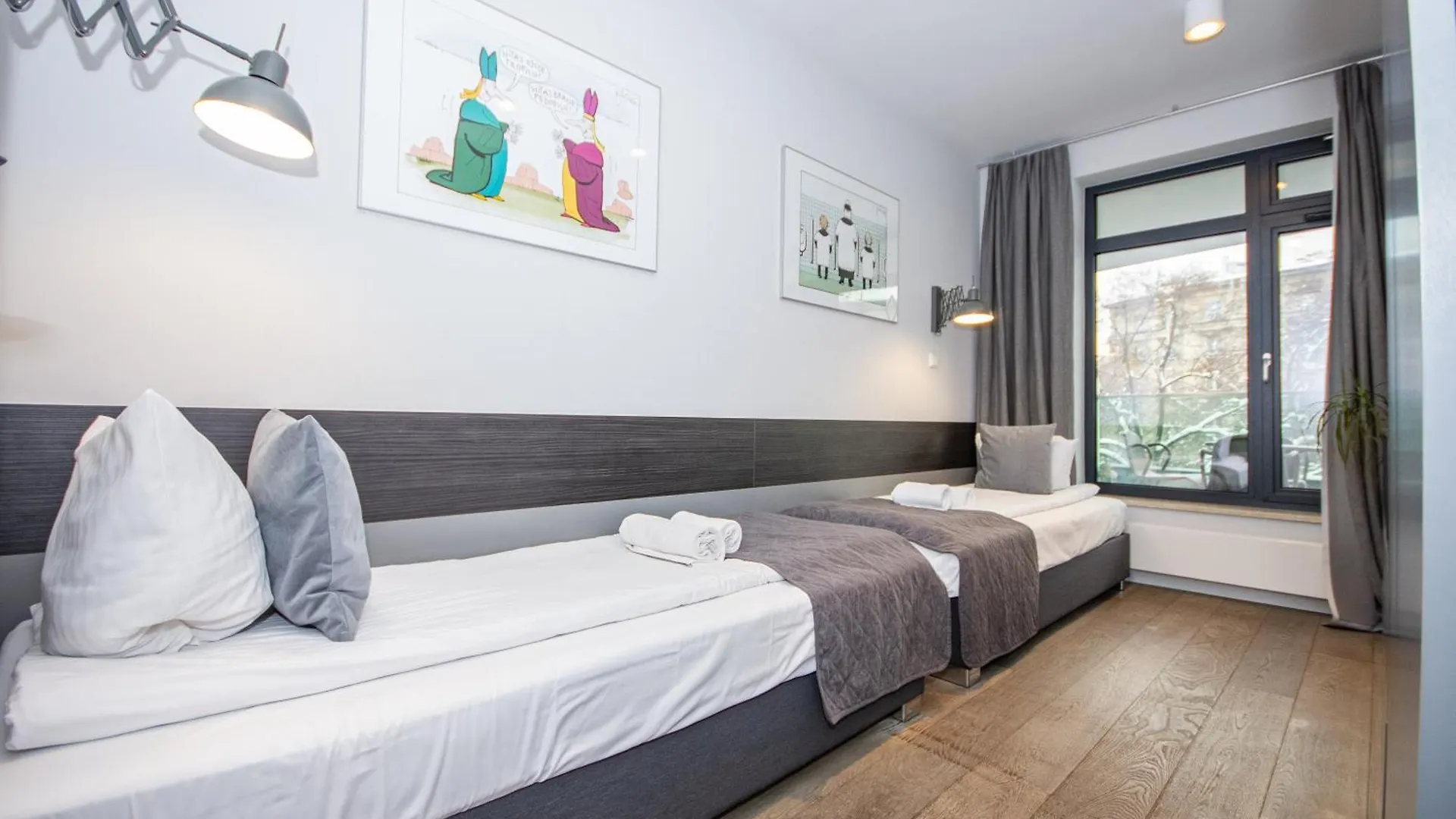 Family Apartment With 2 Bedrooms, Huge Balcony, Free Parking, 10 Minutes Walk To Main Square And Kazimierz District Krakau