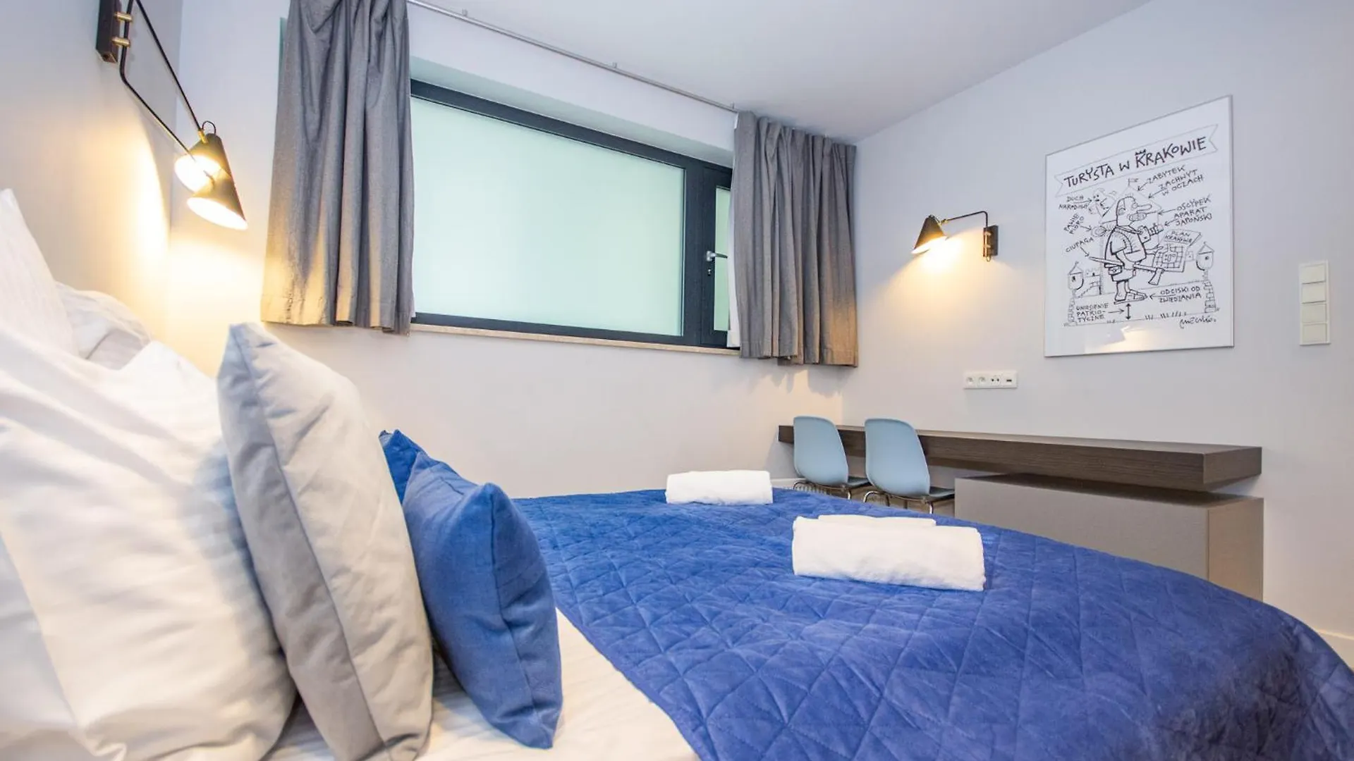 Family Apartment With 2 Bedrooms, Huge Balcony, Free Parking, 10 Minutes Walk To Main Square And Kazimierz District Krakau 0*,  Polen