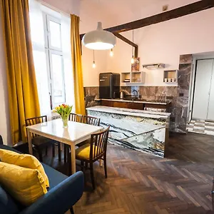 Apartment Stylish In Old Town