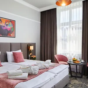 4* Hotel Estera