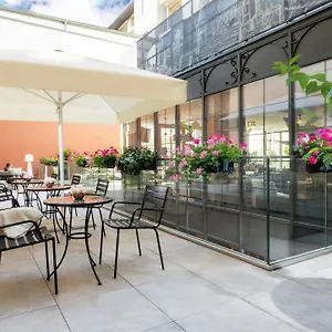 Leonardo Boutique Old Town فندق
