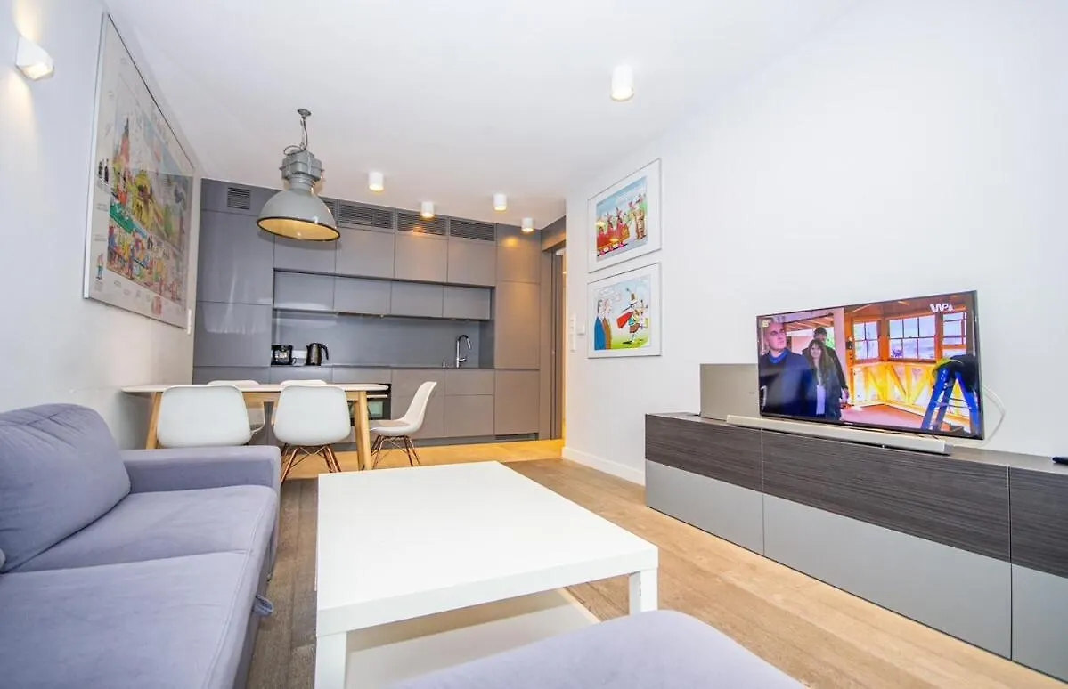 Family Apartment With 2 Bedrooms, Huge Balcony, Free Parking, 10 Minutes Walk To Main Square And Kazimierz District Krakow