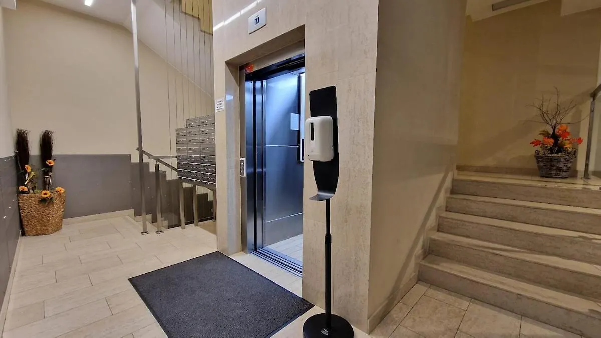 Family Apartment With 2 Bedrooms, Huge Balcony, Free Parking, 10 Minutes Walk To Main Square And Kazimierz District Krakow