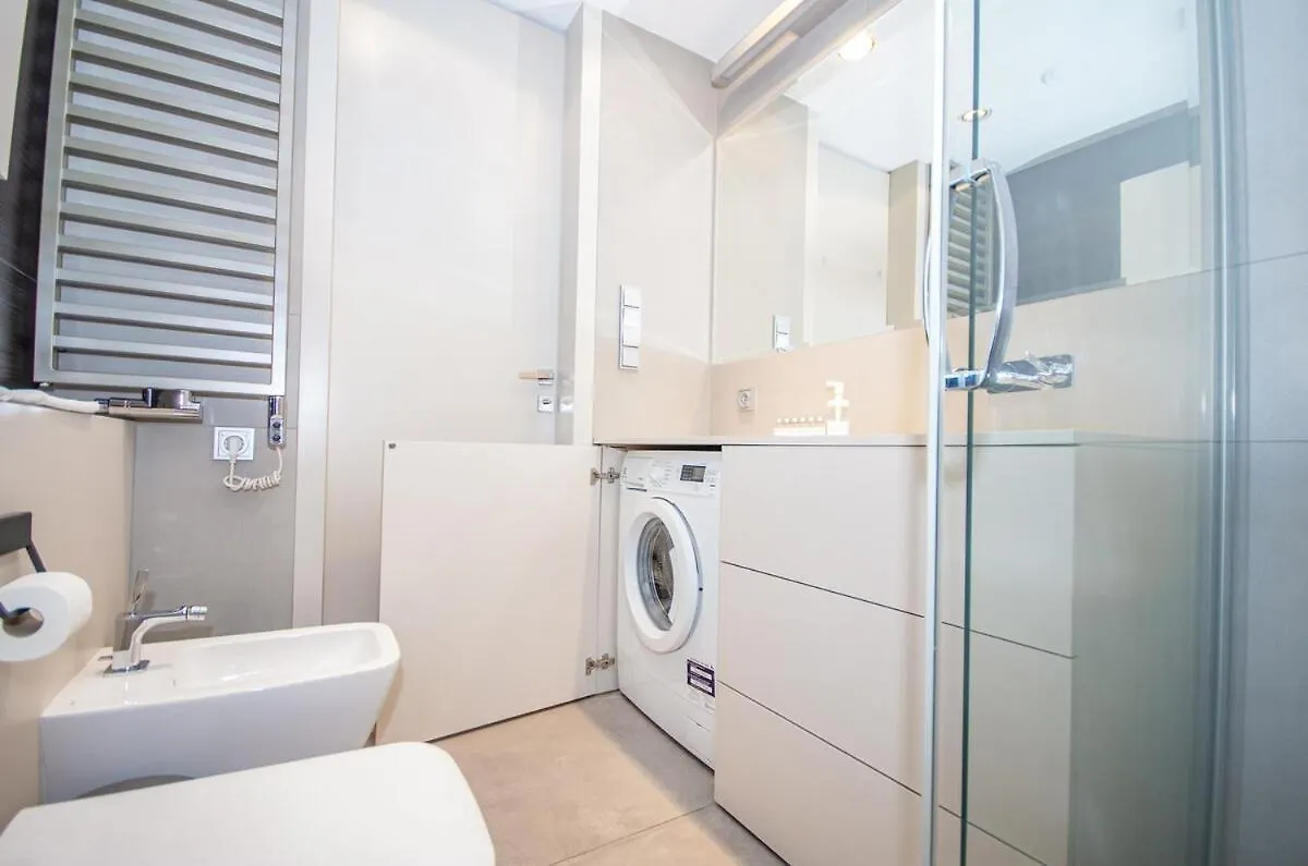 Family Apartment With 2 Bedrooms, Huge Balcony, Free Parking, 10 Minutes Walk To Main Square And Kazimierz District Krakow